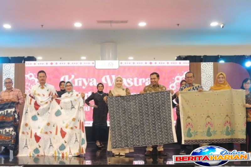 Pemkot Madiun Perkenalkan Empat Desain Batik Baru di Ajang Kriya Wastra 2025 1 pemkot kenalkan empat batik khas madiun di ajang kriya wastra 2025