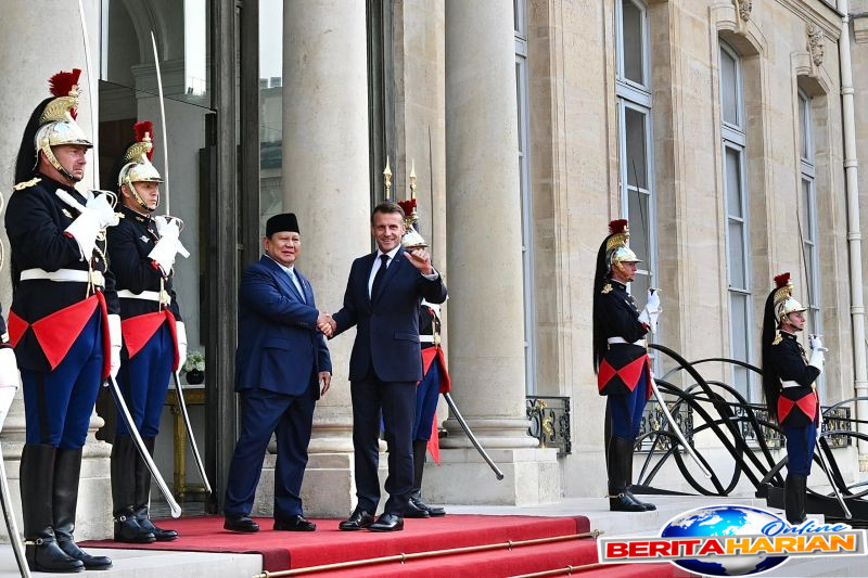 presiden prabowo dijamu di istana lyse oleh presiden macron