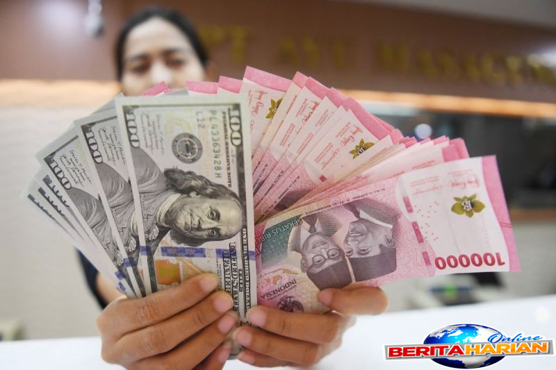 Pelemahan Rupiah Terkait Berkurangnya Harapan Pemangkasan Suku Bunga The Fed 1 rupiah melemah seiring ekspektasi penurunan suku bunga fed memudar