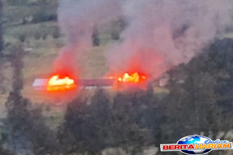 Satgas Damai Cartenz Memburu KKB Terkait Pembakaran di Kabupaten Puncak 1 satgas damai cartenz kejar kkb pelaku pembakaran di kabupaten puncak