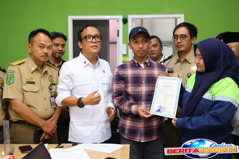 wamenaker tegaskan tak mentoleransi praktik penahanan ijazah karyawan