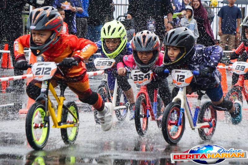 bibit muda balap sepeda ratusan peserta beradu cepat di bayan runbike race 2025