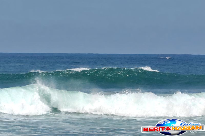 bmkg pelayaran waspada gelombang tinggi 6 meter tiga hari ke depan