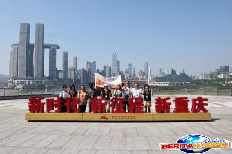 para media dan fotografer bri eksplorasi pembangunan modern di chongqing
