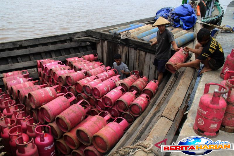 sungai kapuas jadi jalur vital distribusi elpiji ke pelosok kalimantan barat