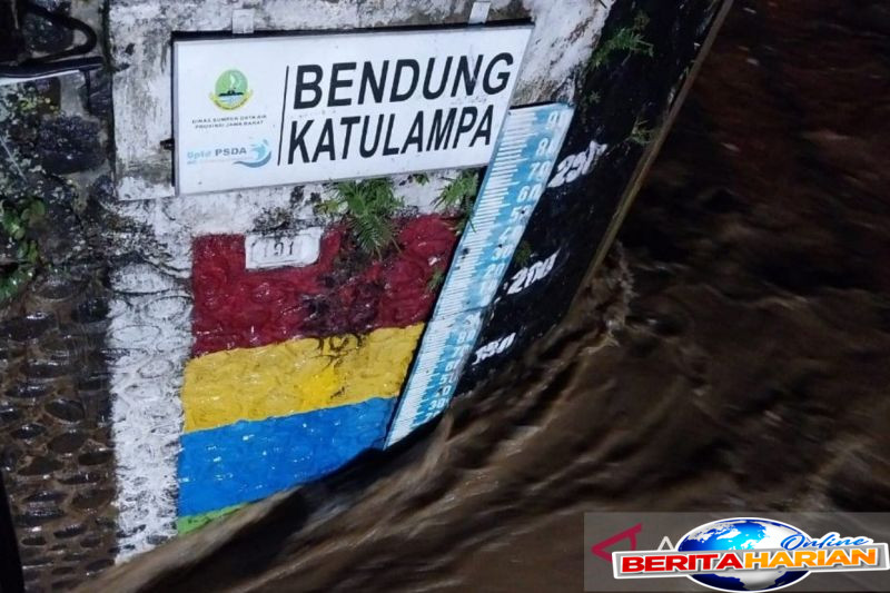 tma ciliwung di bendung katulampa naik siaga 3 akibat hujan deras